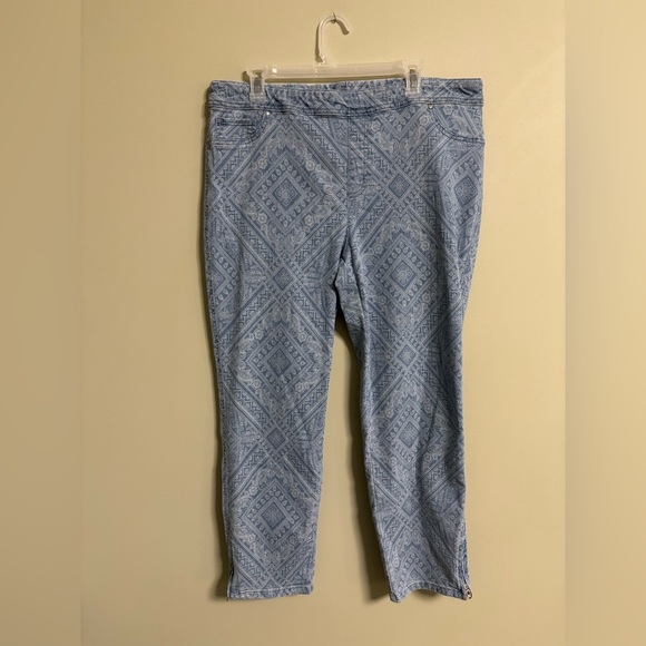 Chico's Pants - Chico’s Perfect Stretch Girlfriend Slim Leg Ankle Print Crop Jeans Size 2.5/14